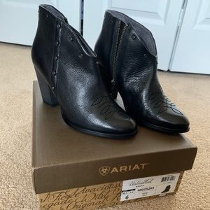 Arias Kaelyn boots NWB